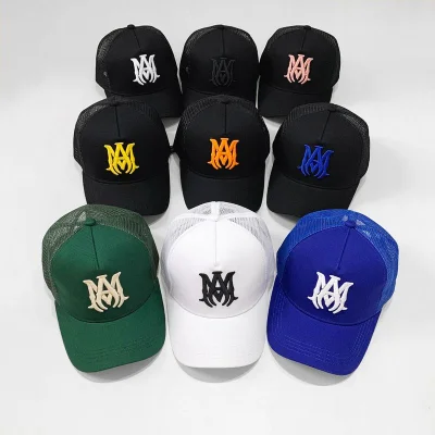 Gorras con visera de malla y logo bordado
