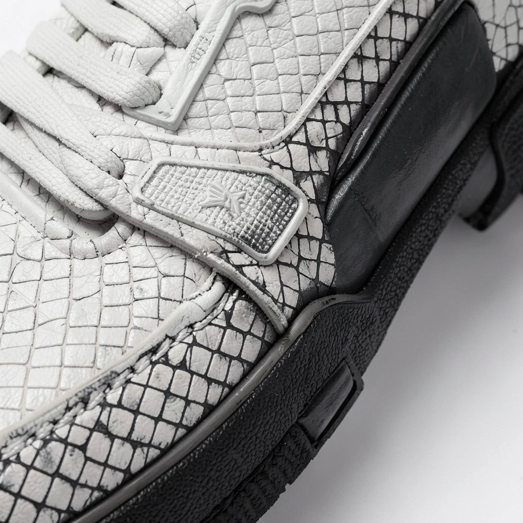 Tenis de piel con acabado texturizado