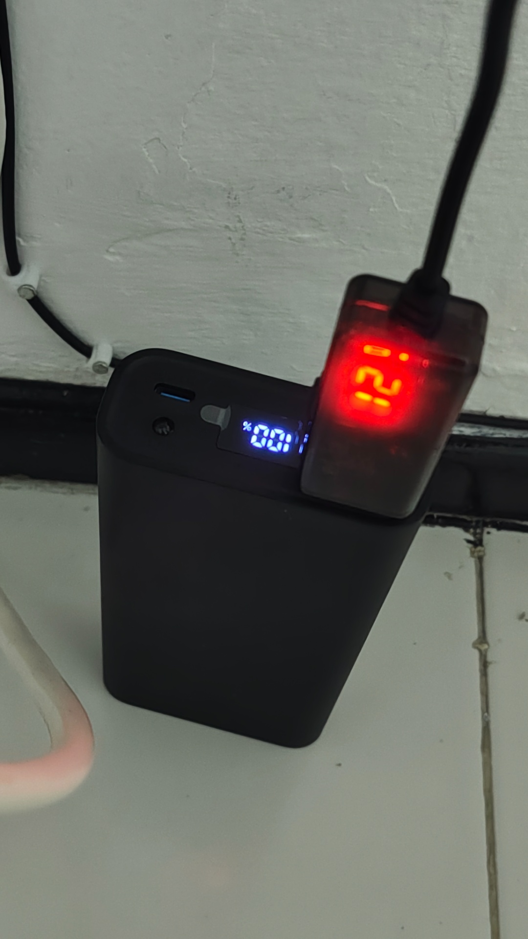 PowerMax Pro: Cargador Portátil Inteligente