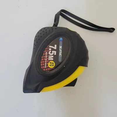 Cinta métrica 7.5 m con carcasa de plástico