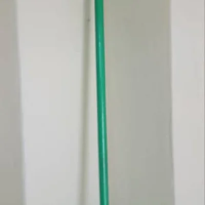 Escoba de Plástico Verde