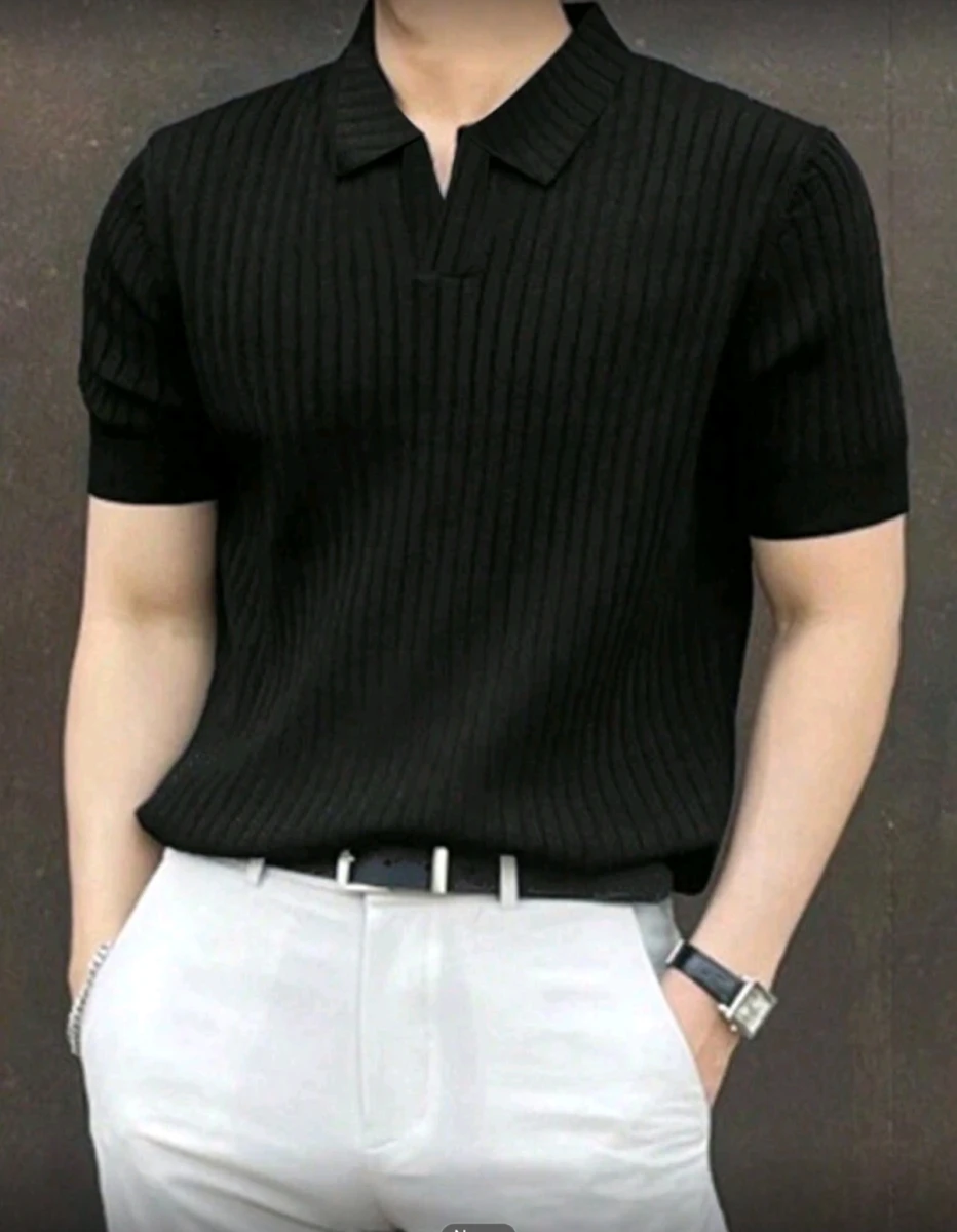 Pulover negro de manga corta con textura