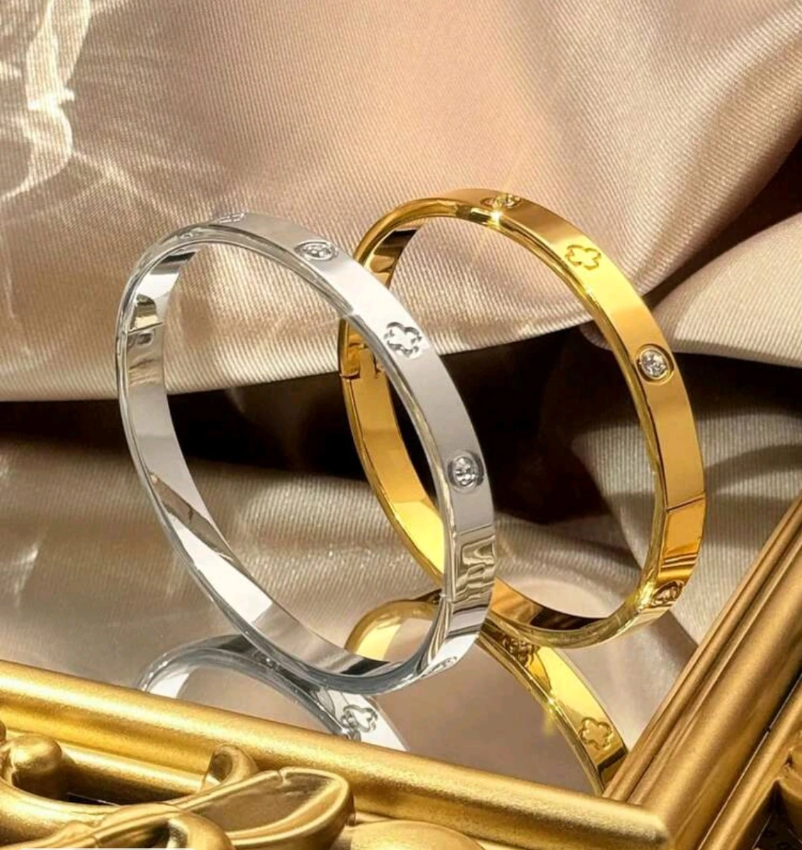 Juego de pulseras bicolor