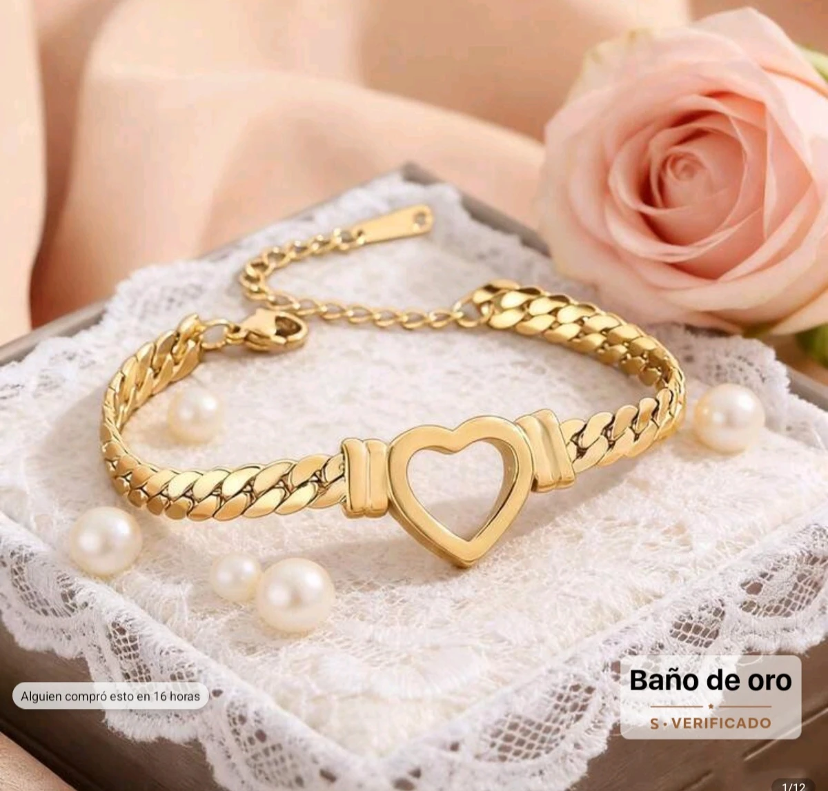 Pulsera dorada con detalle de corazón