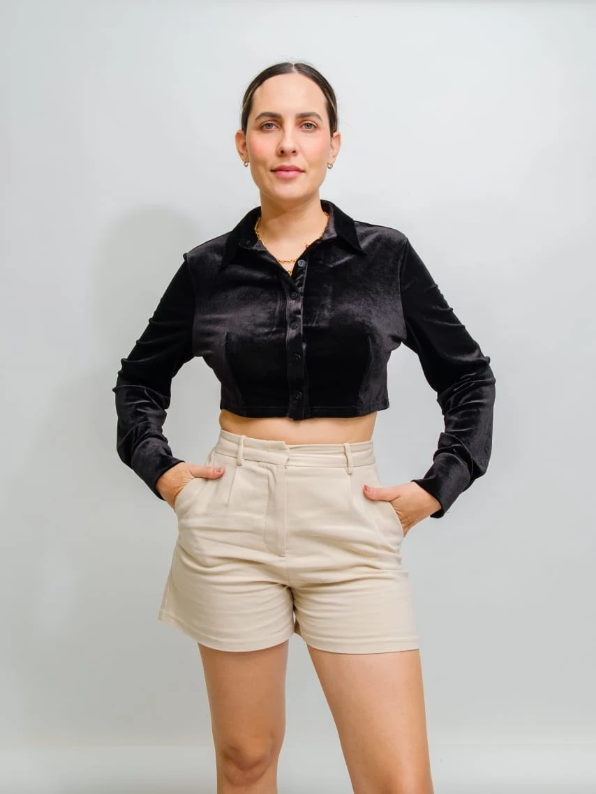 CAMISA BASICA NEGRA CORTA