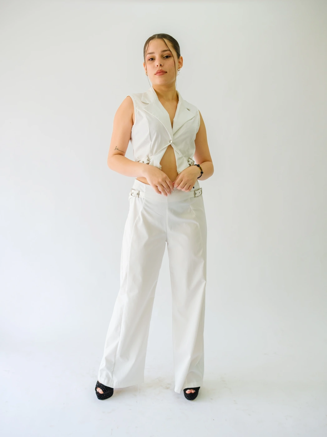 SET BLANCO DE BLUSA CON PANTALON