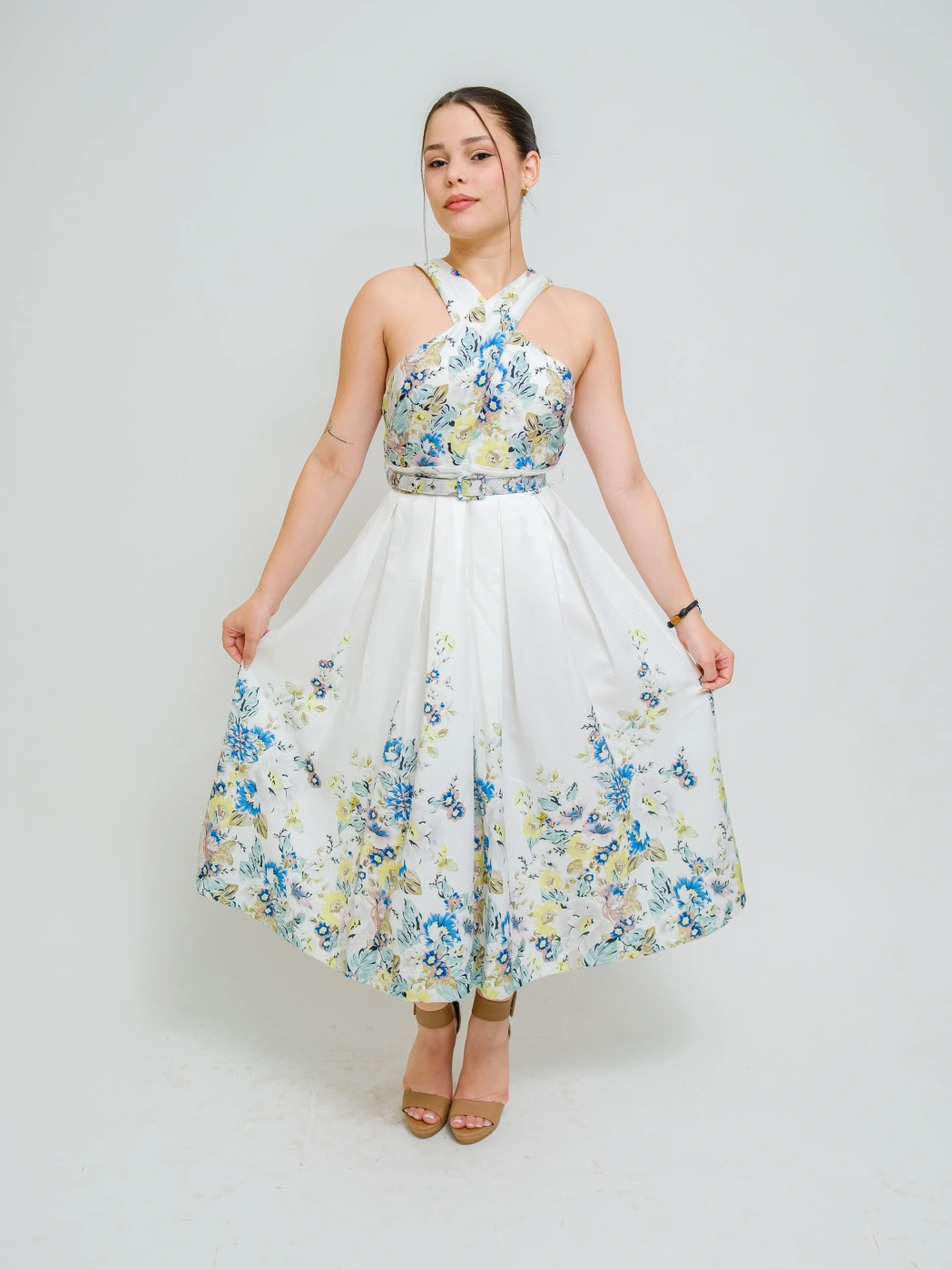 VESTIDO BLANCO CON FLORES VERDES