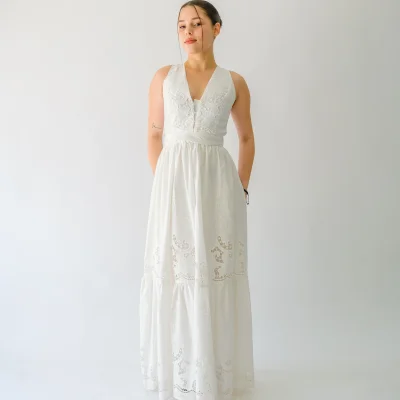 VESTIDO BLANCO CON BORDADO Y DE LISTON EN LA ESPALDA