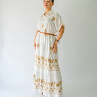 VESIDO BLANCO  LARGO CON BORDADO CAFE