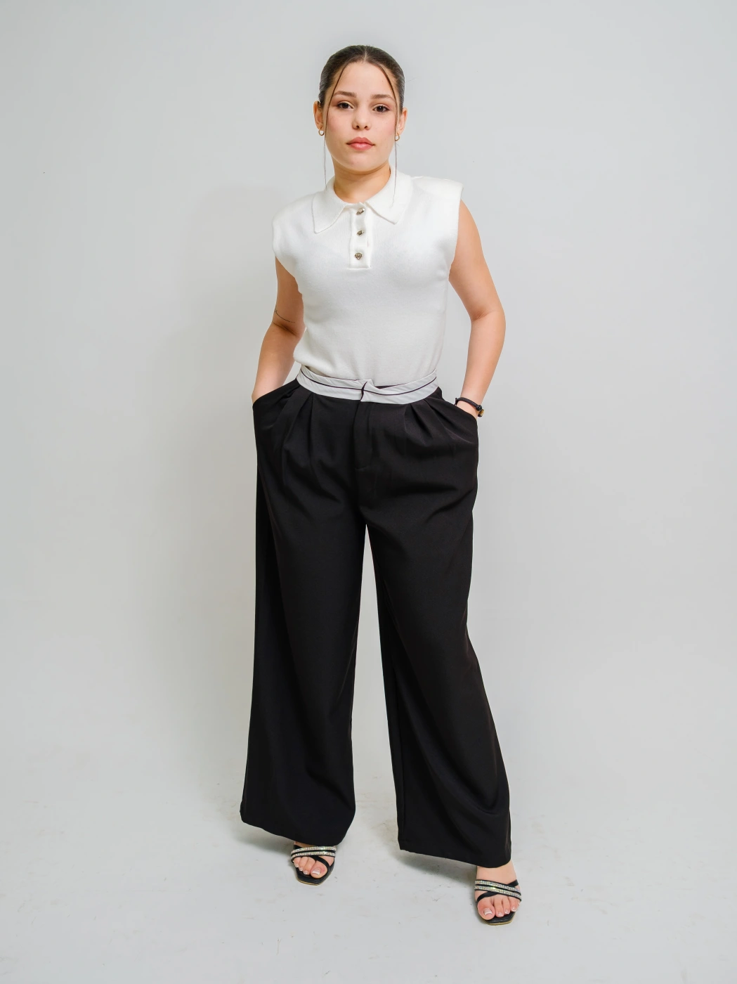 PANTALON NEGRO CON PRESILLA BLANCA
