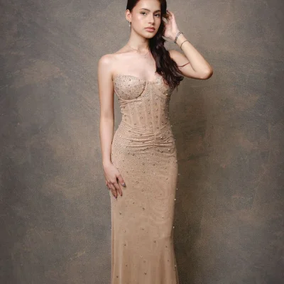 VESTIDO CAFE DE ESTRAPLE CON PIEDRERIA