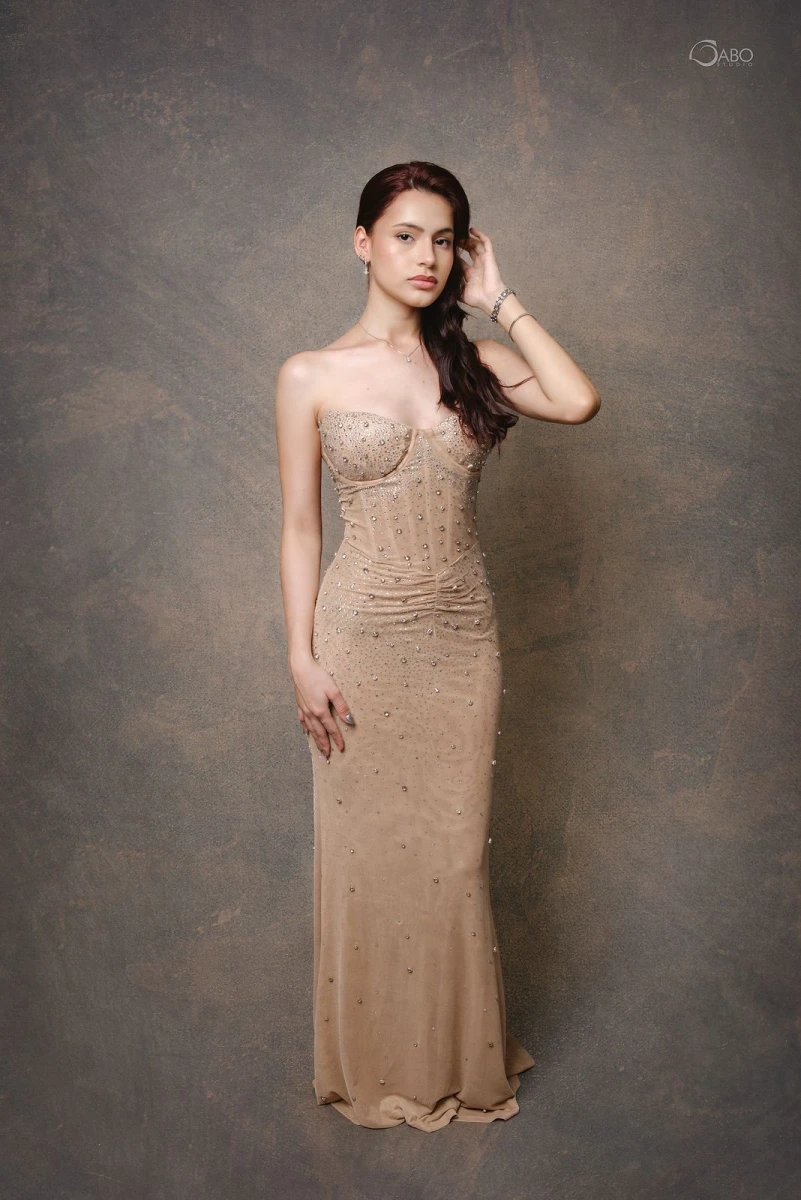 VESTIDO CAFE DE ESTRAPLE CON PIEDRERIA