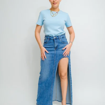 FALDA MEZCLILLA DE ABERTURA EN LA PIERNA