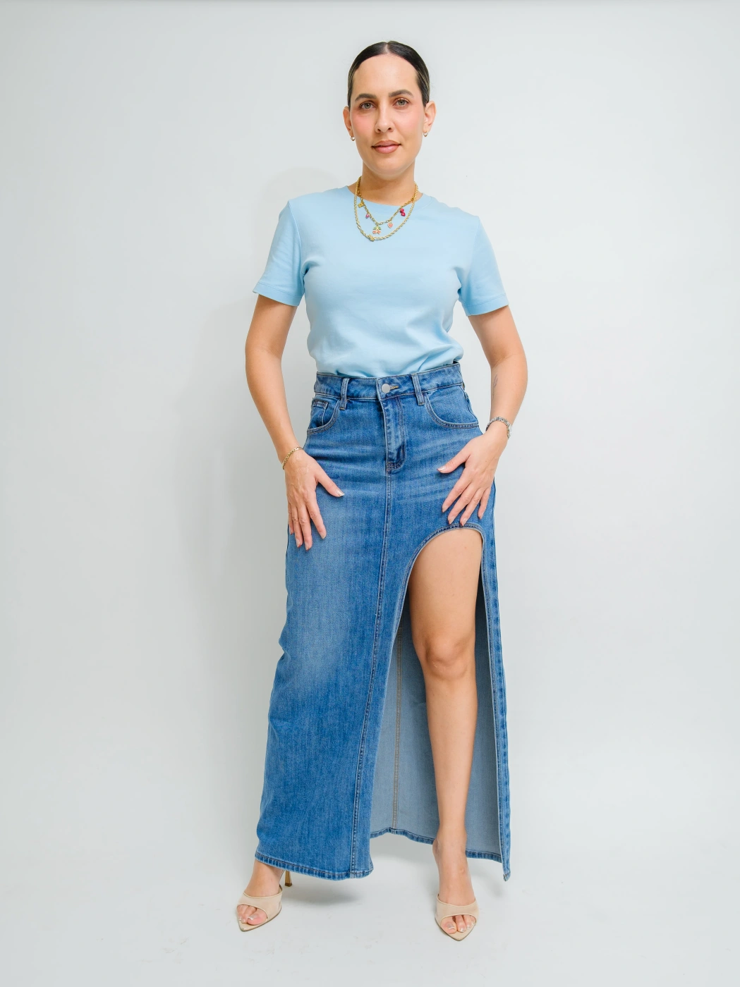 FALDA MEZCLILLA DE ABERTURA EN LA PIERNA