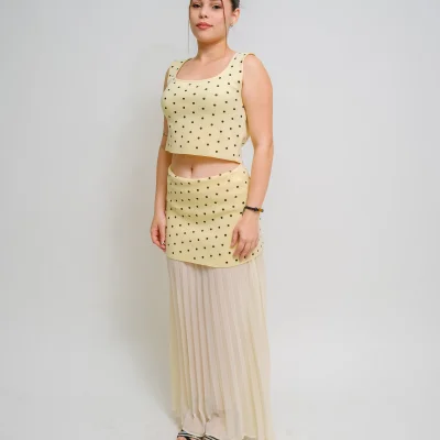 SET AMARILLO CON LUNARES  DE FALDA Y BLUSA