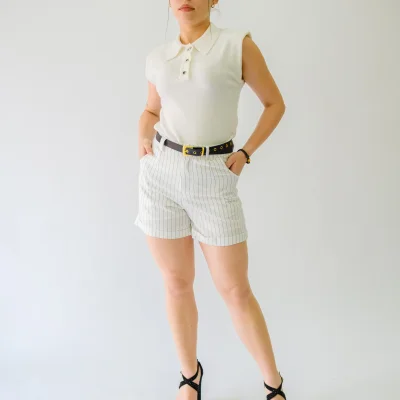 SHORTS BLANCO CON LINEAS NEGRAS Y CINTURON