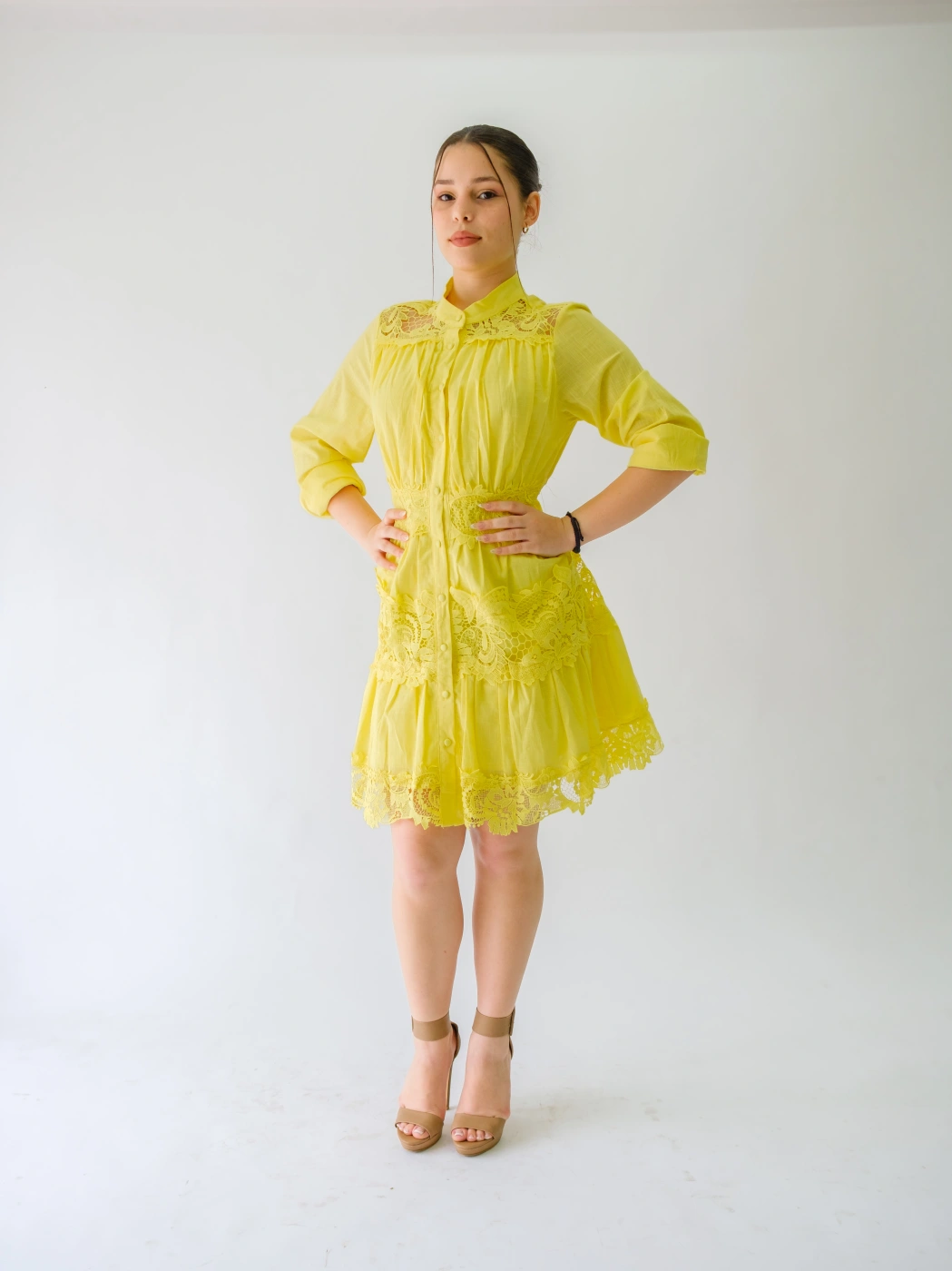 VESTIDO AMARILLO DE ENCAJES